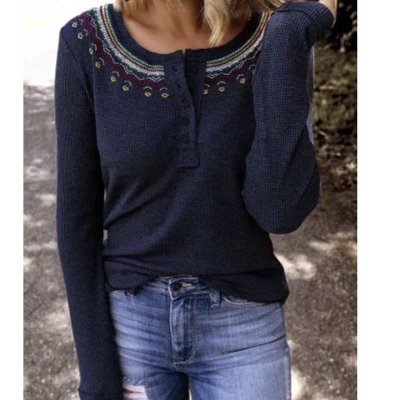 Tops - 💜 New Adorable Embroidered Waffle Top